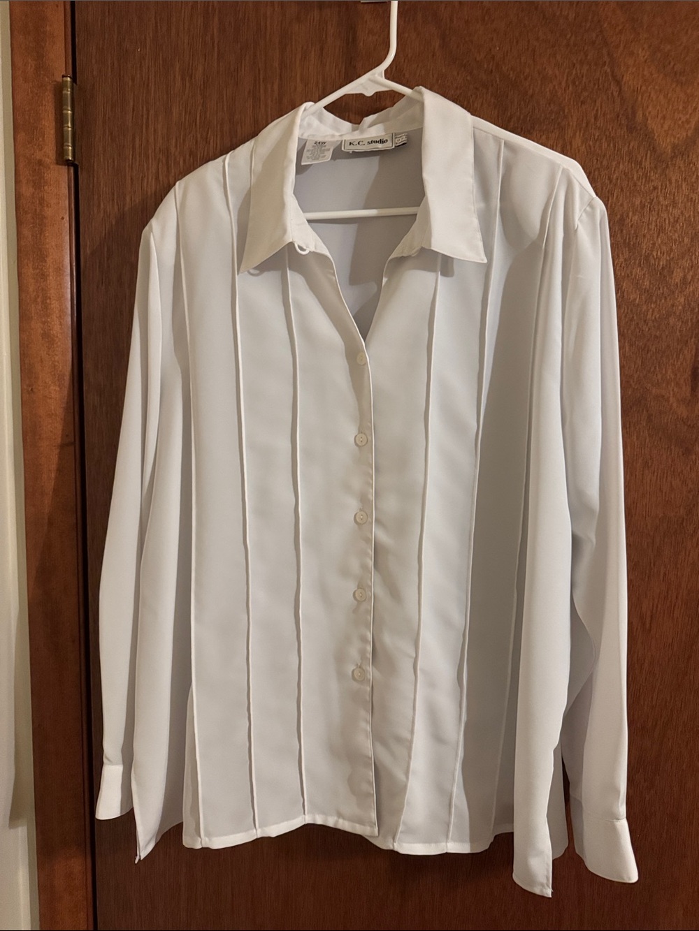 Women’s size K.C.Studio 24 W White Pleated Front Dress Blouse